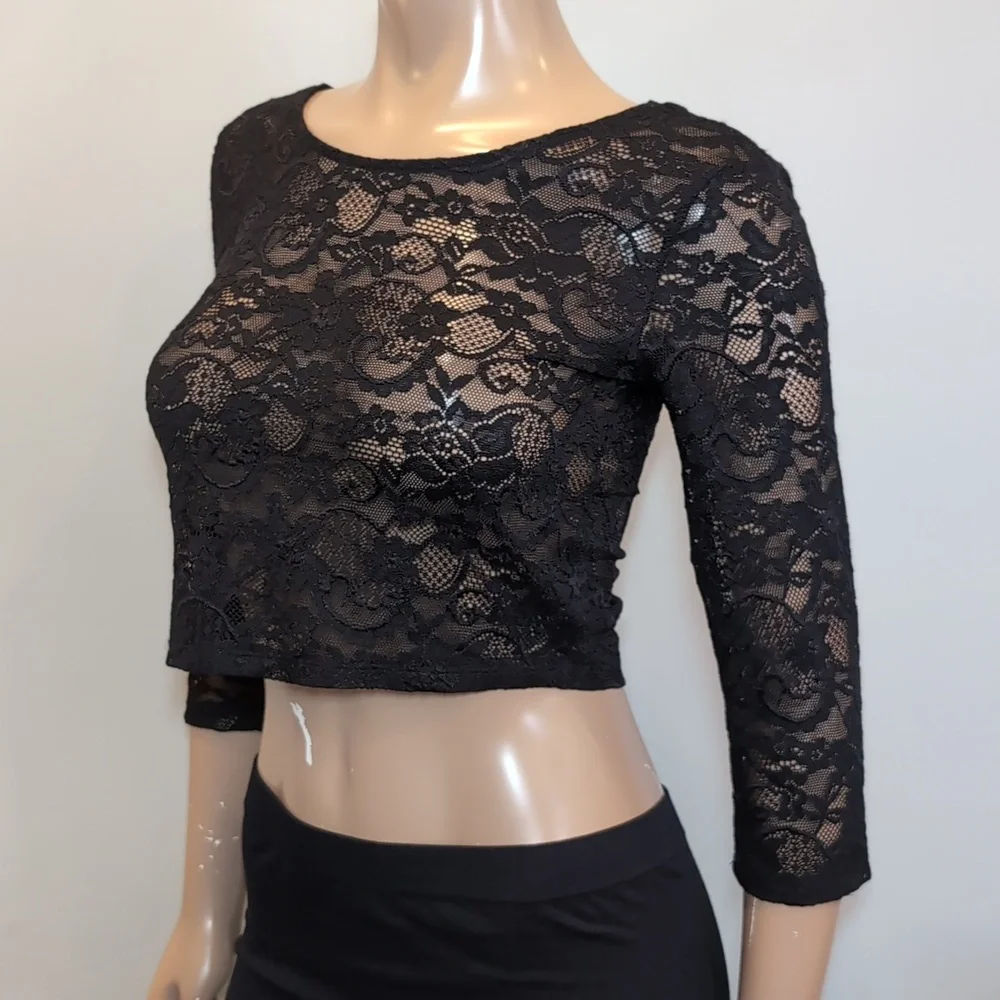 ❌SOLD❌ Aritzia Lace Crop Top 3/4 Sleeve Ballet U-Back Sheer Stretchy Fitted - Picture 3 of 11